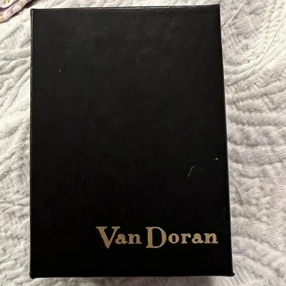 VINTAGE Van Doran ladybug brooch, red enamel and rhinestone, adorable! - Picture 3 of 4